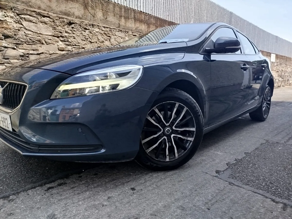 Volvo V40 2017 D2 NCT AND TAXED - Image 3