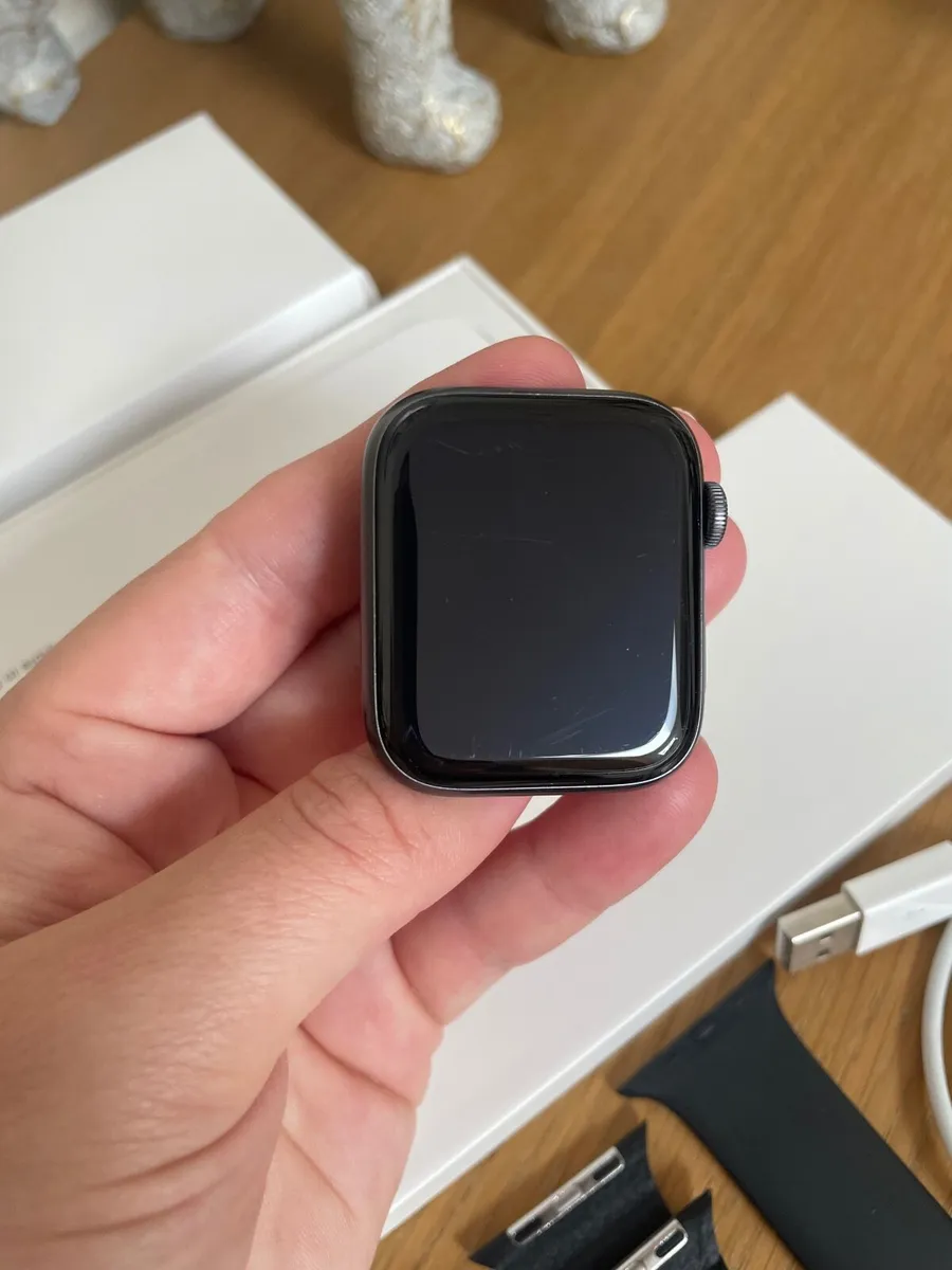 Apple watch - Image 2