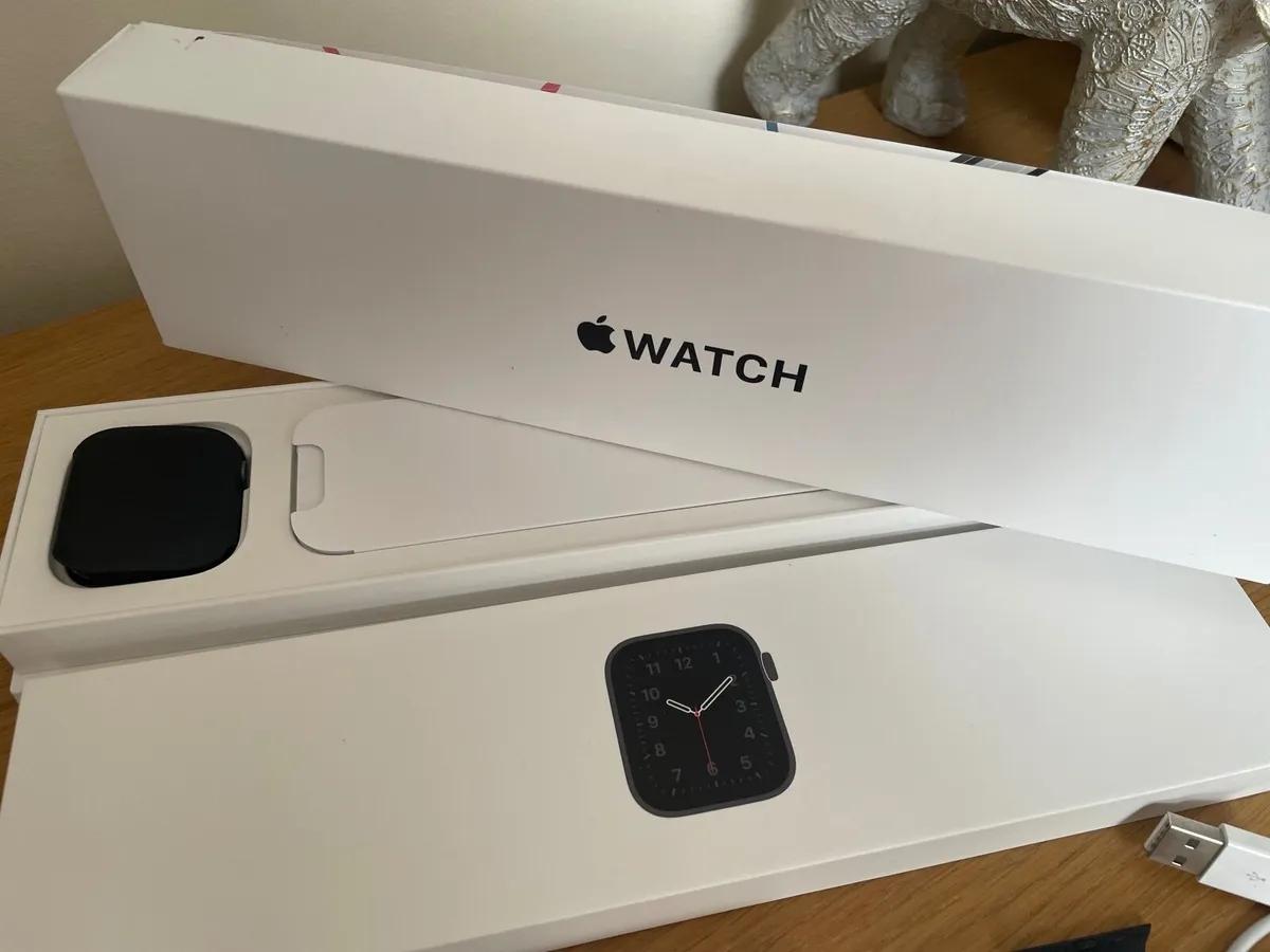 Apple watch - Image 4