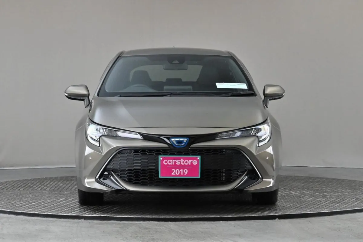 Toyota Corolla 1.8 Hybrid Sport 5DR  reverse Cam - Image 2