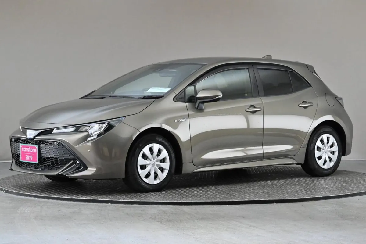 Toyota Corolla 1.8 Hybrid Sport 5DR  reverse Cam - Image 4