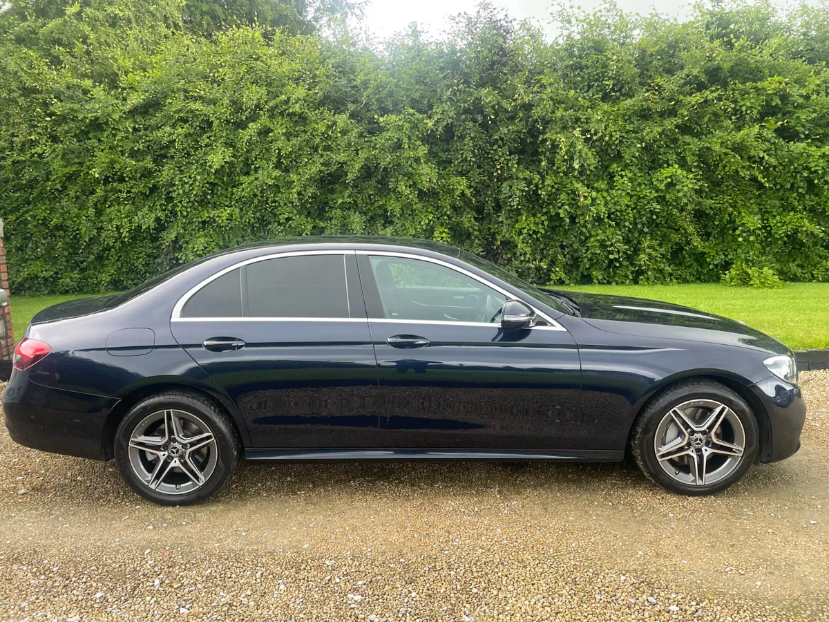 MERCEDES-BENZ E300 AMG LINE DE AUTO SALOON. - Image 4