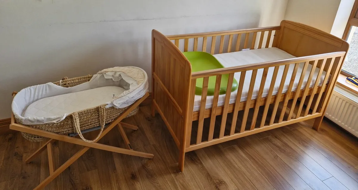 Baby Cot + Moses Basket