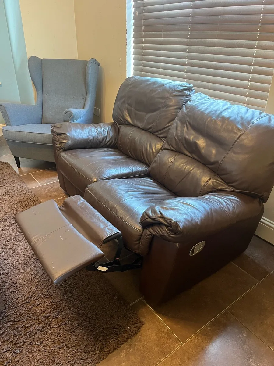 Matching pair of Leather recliner sofas, 2 seater - Image 3