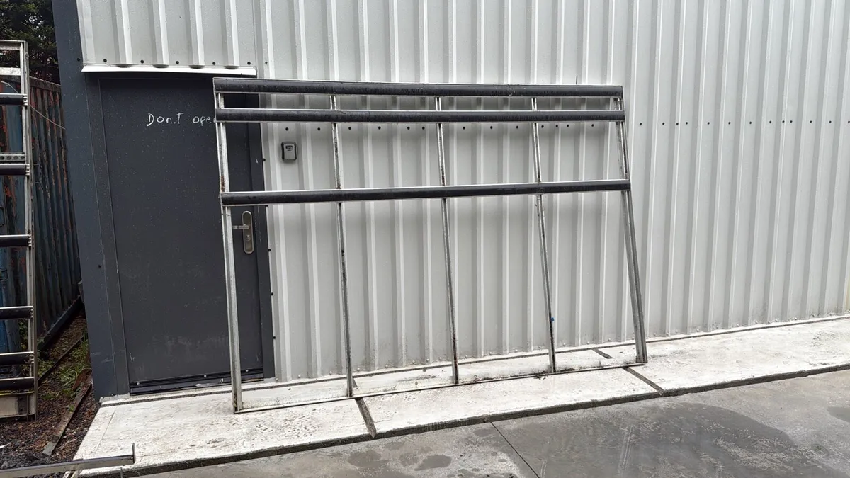Glass rack - Image 3