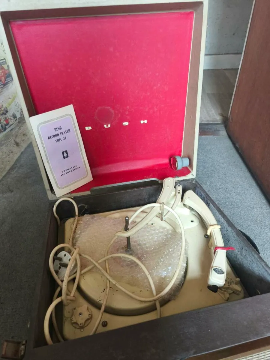 Antique record player - Image 1