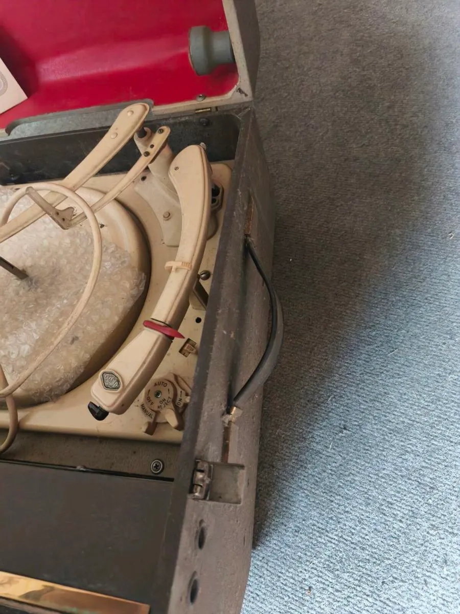 Antique record player - Image 3