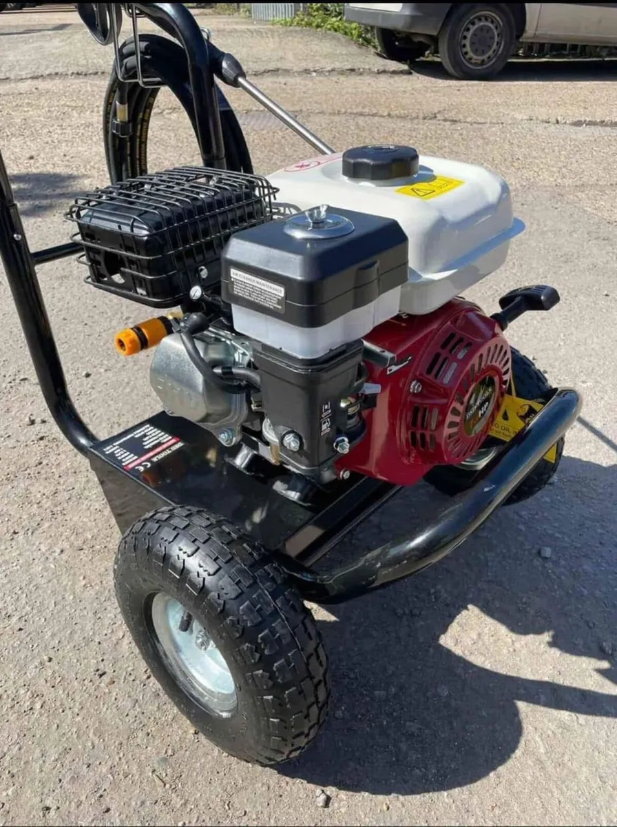 New 2025 INDUSTRIAL USE PRESSURE WASHER - Image 1