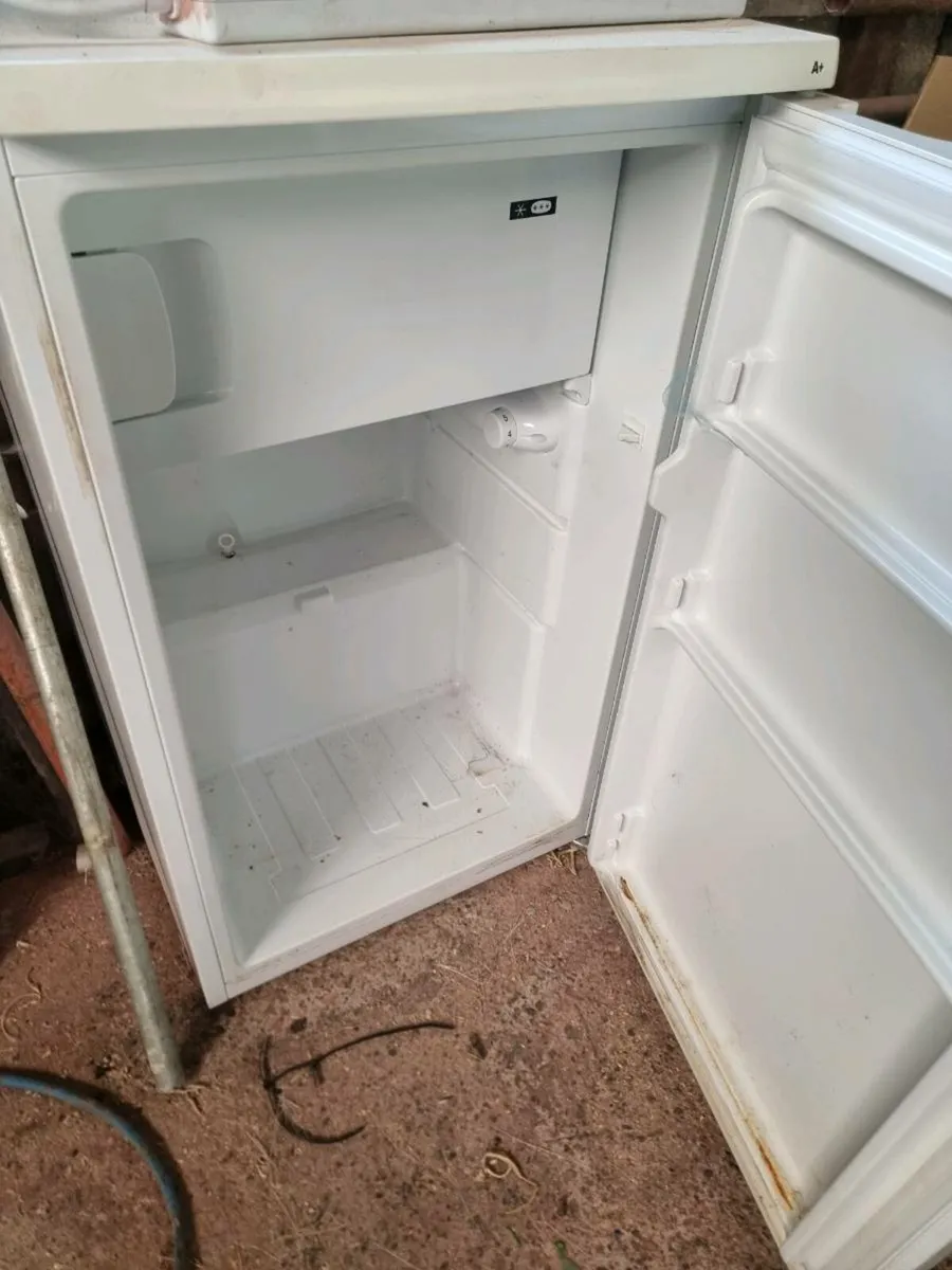 Undercounter fridge - Image 2