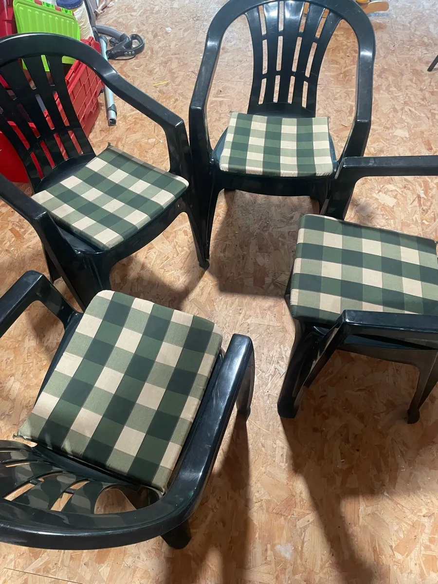 4 outdoor chairs
