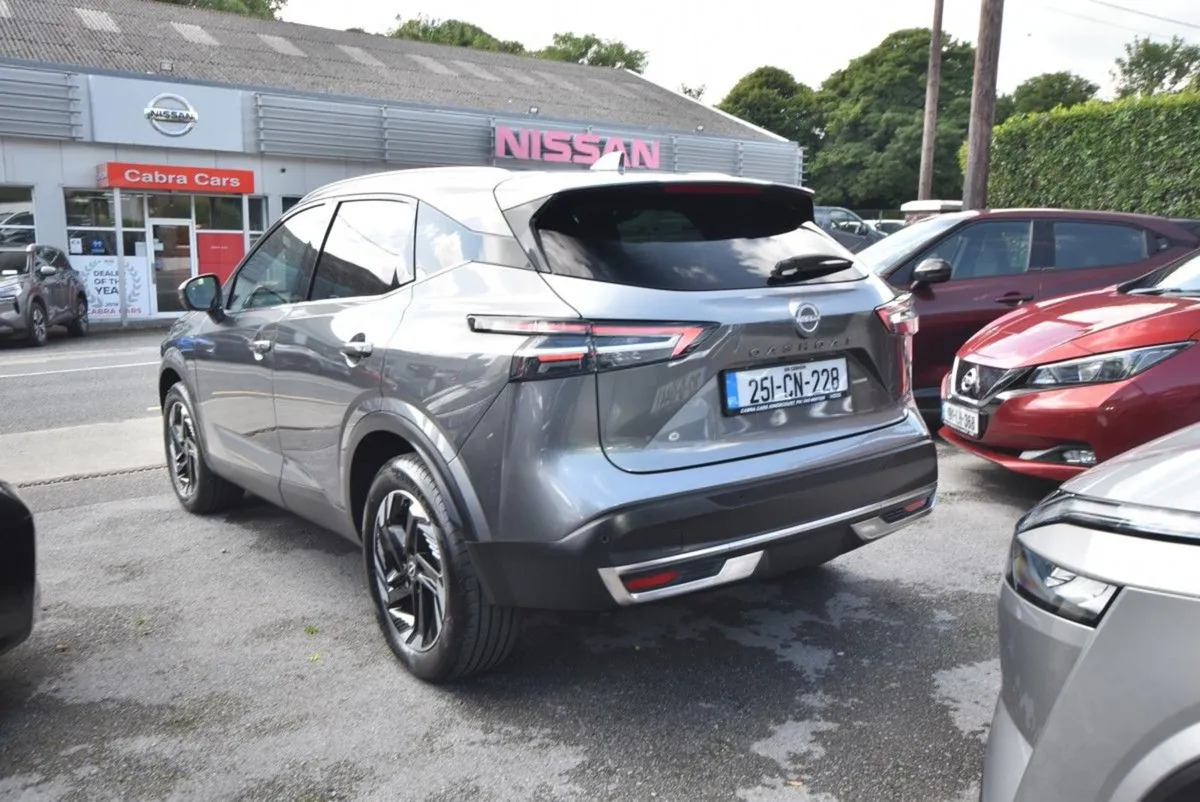Nissan QASHQAI 251 Demo. Premium. 1.3 Mild Hybrid - Image 2