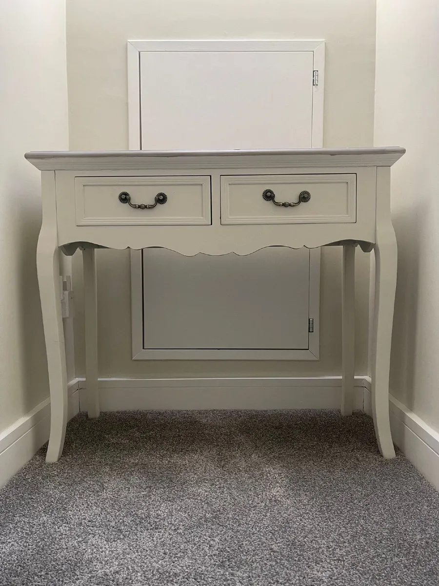 Console Table - Image 1
