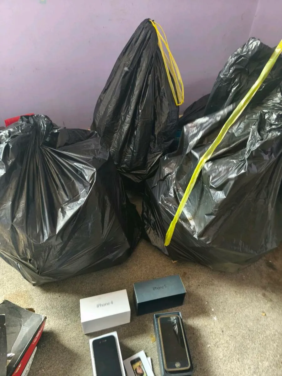 Old mobile phones - Image 2