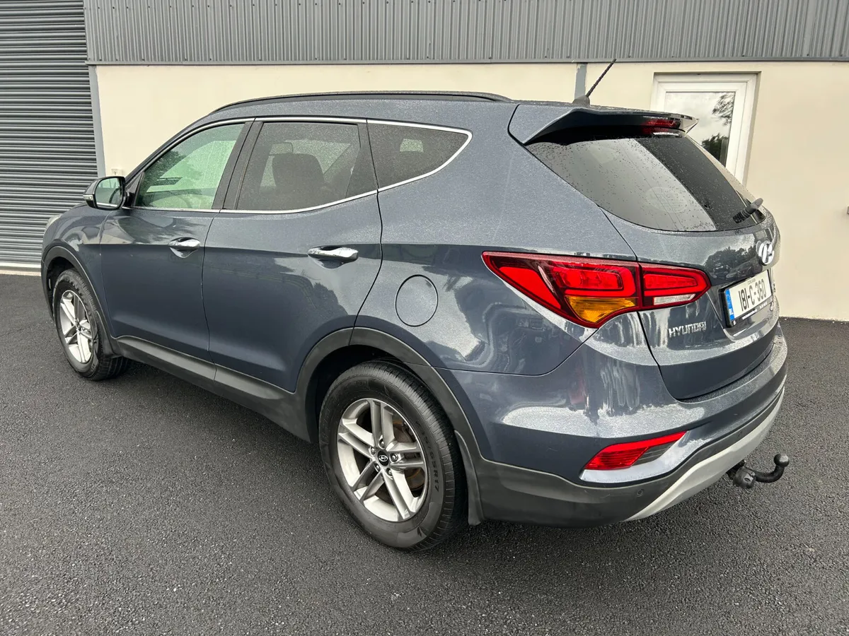 181 Hyundai Santa Fe 4WD Executive 2.2 CRDI - Image 3