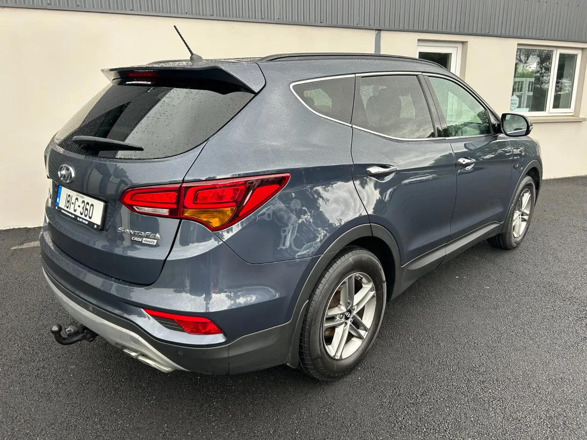 181 Hyundai Santa Fe 4WD Executive 2.2 CRDI - Image 4