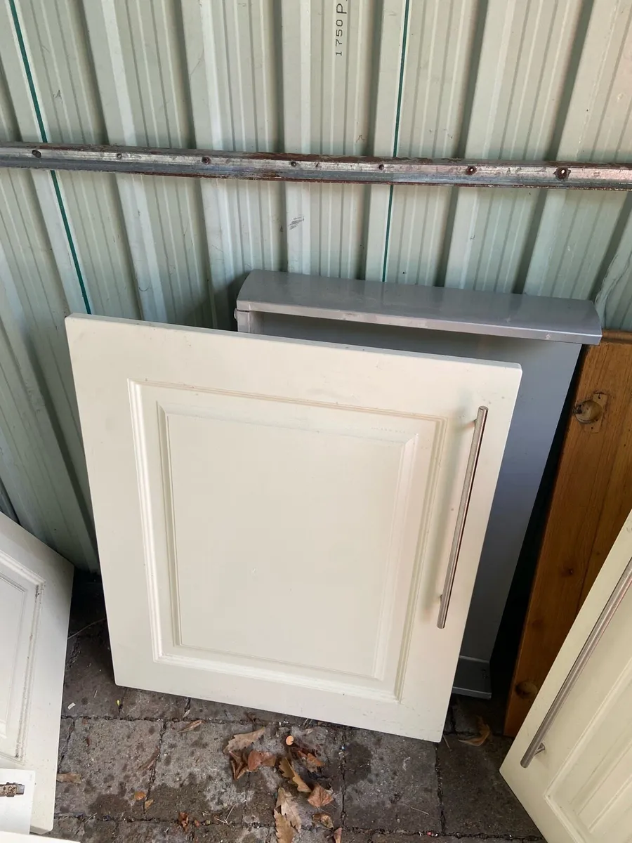 Kitchen cabinet doors - Image 2