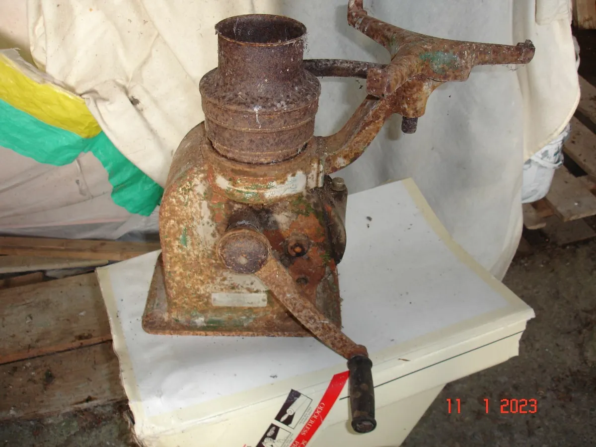 Antique Milk seperator