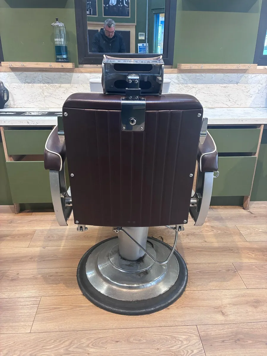Barbers Chairs - Image 4
