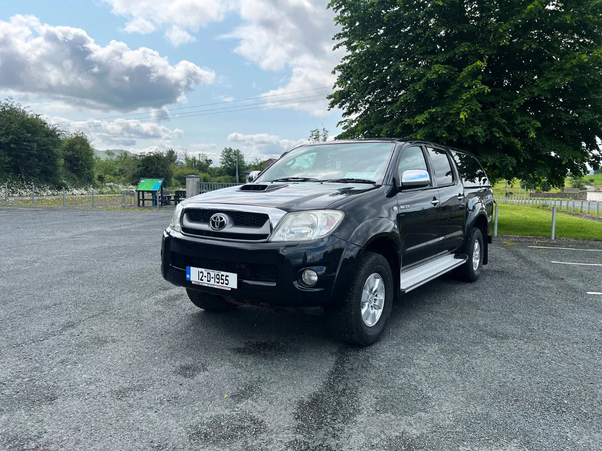 CLEAN TOYOTA HILUX RC 2.5 D4D SR5 DOUBLE CAB 2012 - Image 1