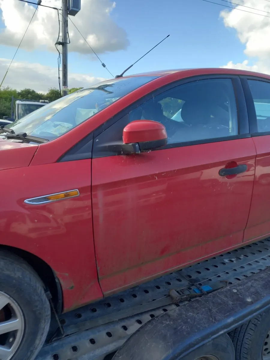 Ford mondeo 2.0 dizel for parts - Image 3