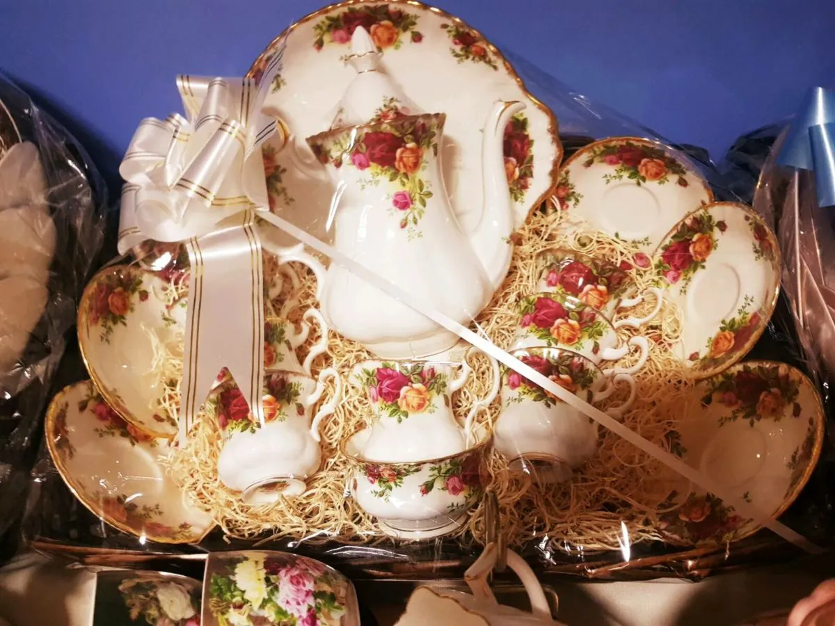 Royal Albert old country Rose's coffee set - Image 4
