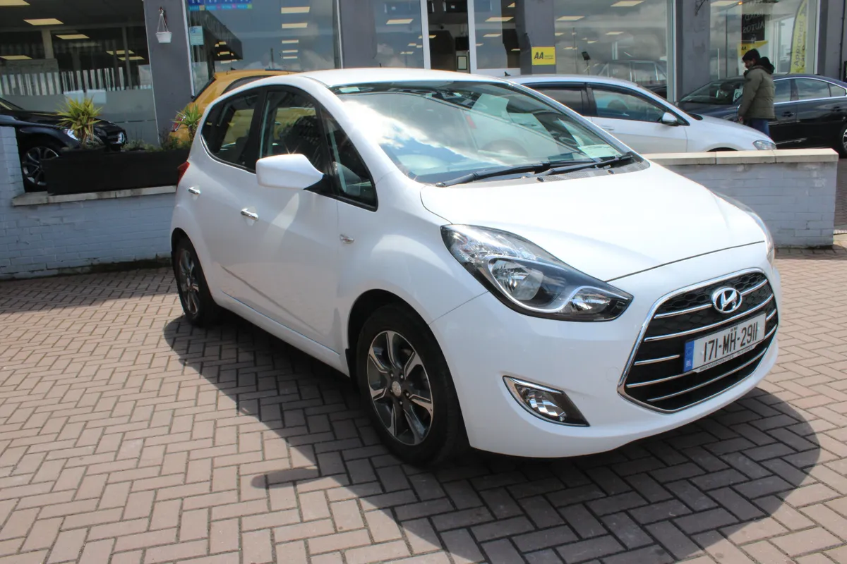 HYUNDAI IX201.4 DELUXE 5DR HATCHBACK 62,000KMS - Image 1