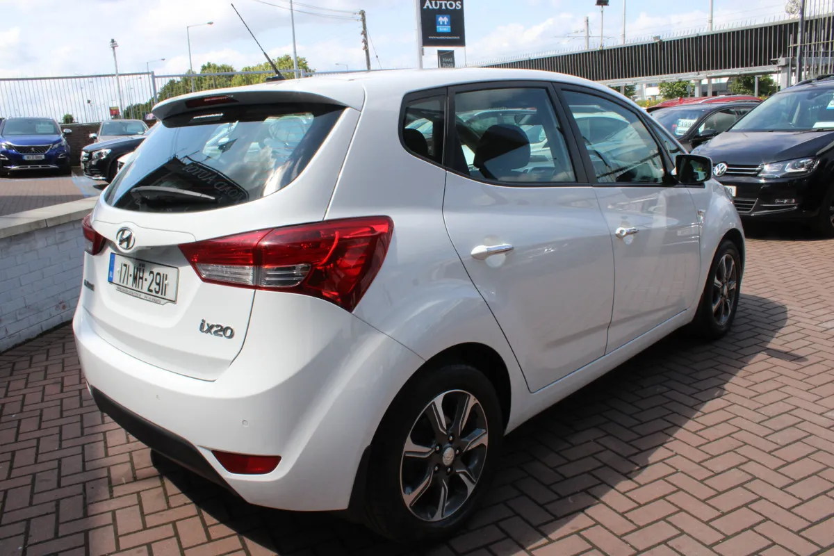 HYUNDAI IX201.4 DELUXE 5DR HATCHBACK 62,000KMS - Image 4