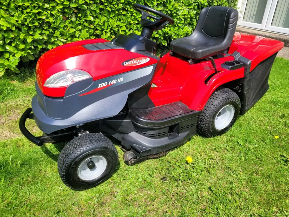 2019  castlegarden xdc140  lawnmower - Image 1