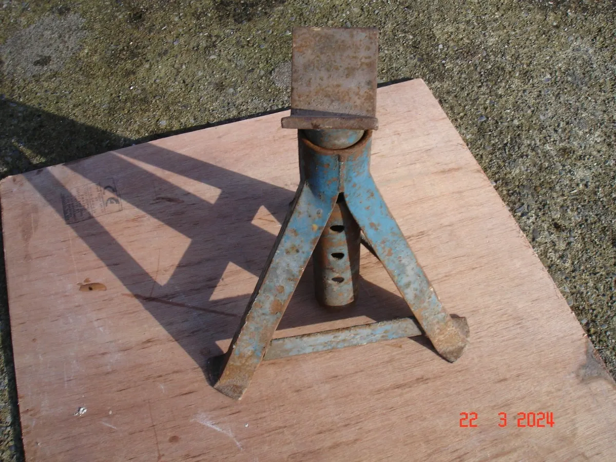 Axle Stand