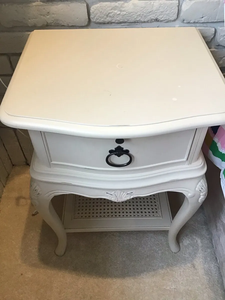 Vintage French Cream bedroom lockers and headboard - Image 2