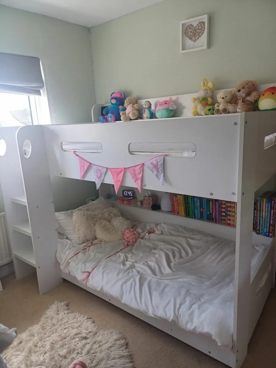 Bunk bed with storage shelves - Image 1