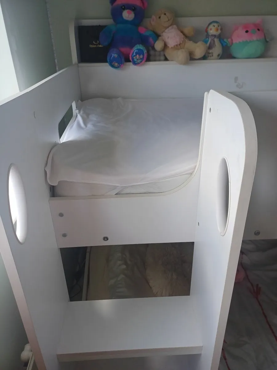 Bunk bed with storage shelves - Image 4