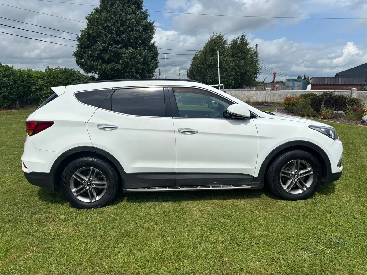 Hyundai Santa Fe (2016) Executive 4WD - Image 2