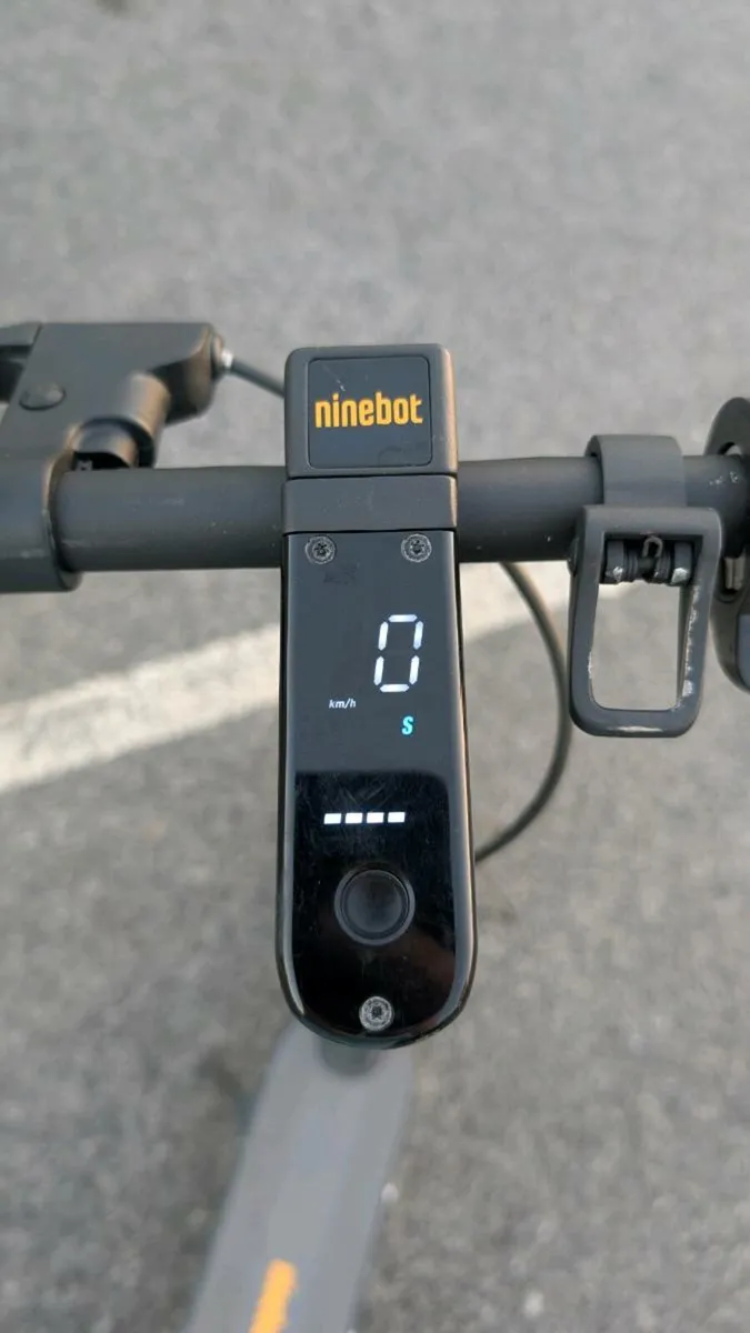 Ninebot Max G30 Electric Scooter - Image 2