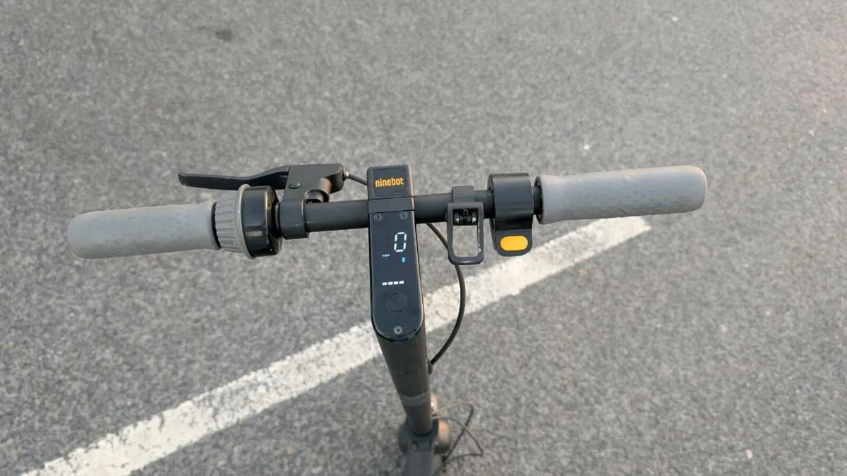 Ninebot Max G30 Electric Scooter - Image 3