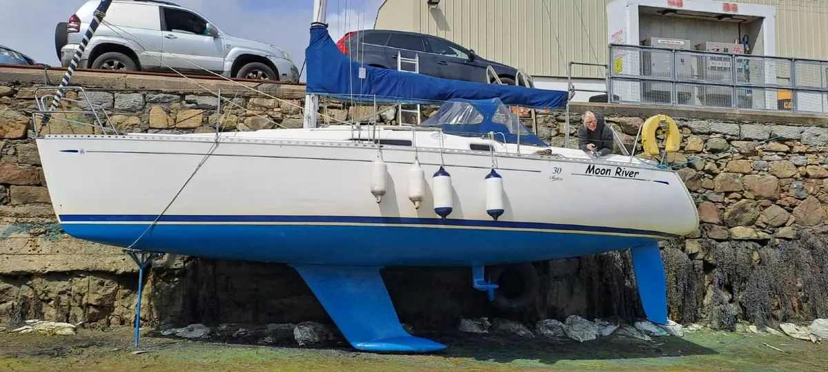 Dufour 30 Yacht - Image 1