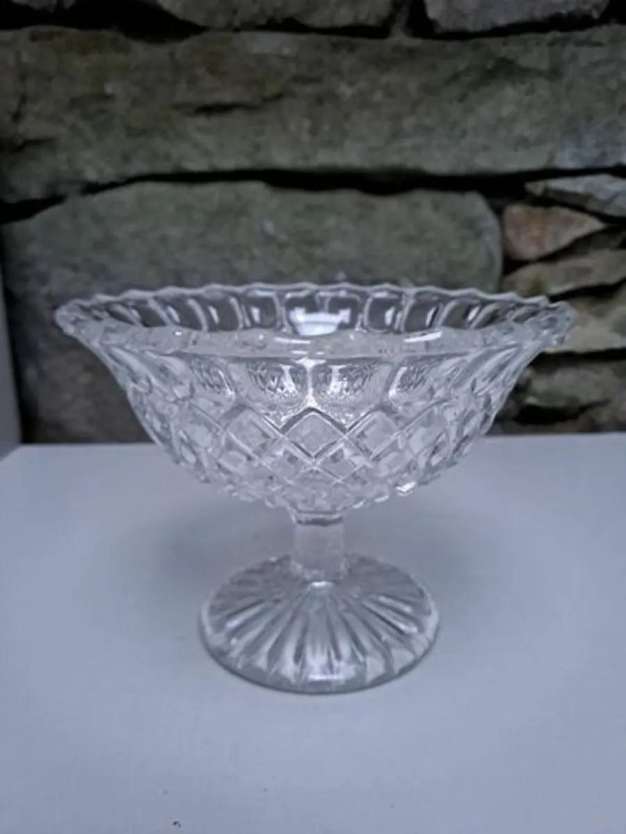 Glass bowl for mints or sweets - Image 1