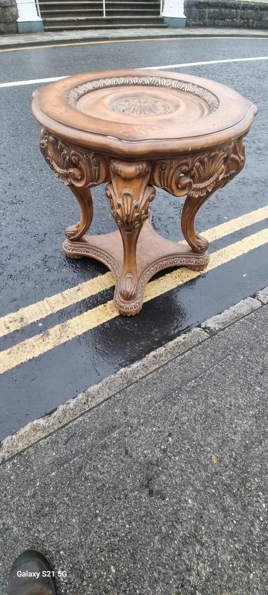 Highly carved table - Image 3