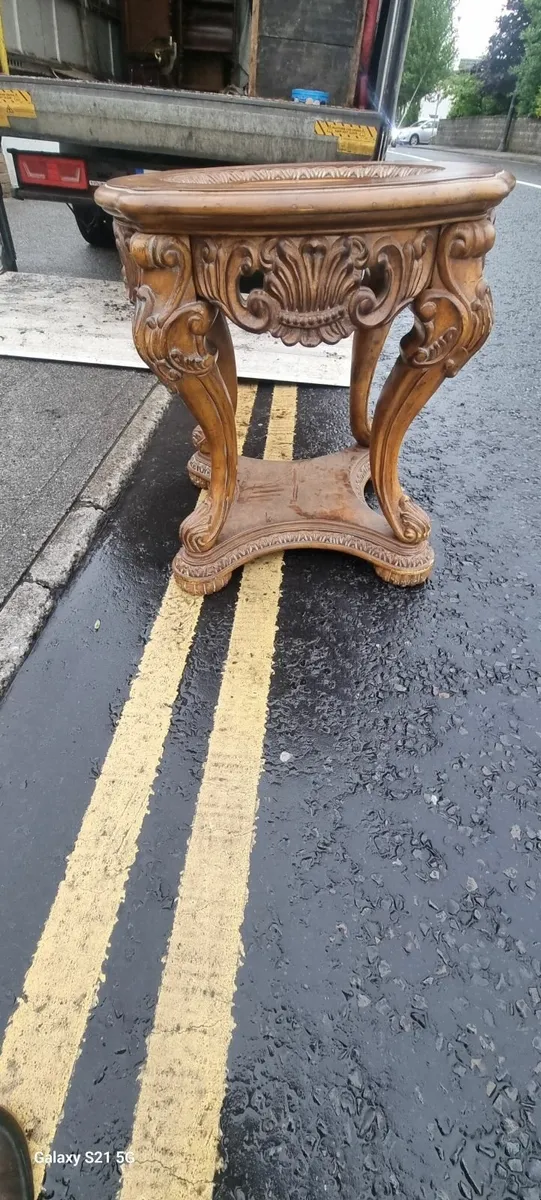 Highly carved table - Image 4