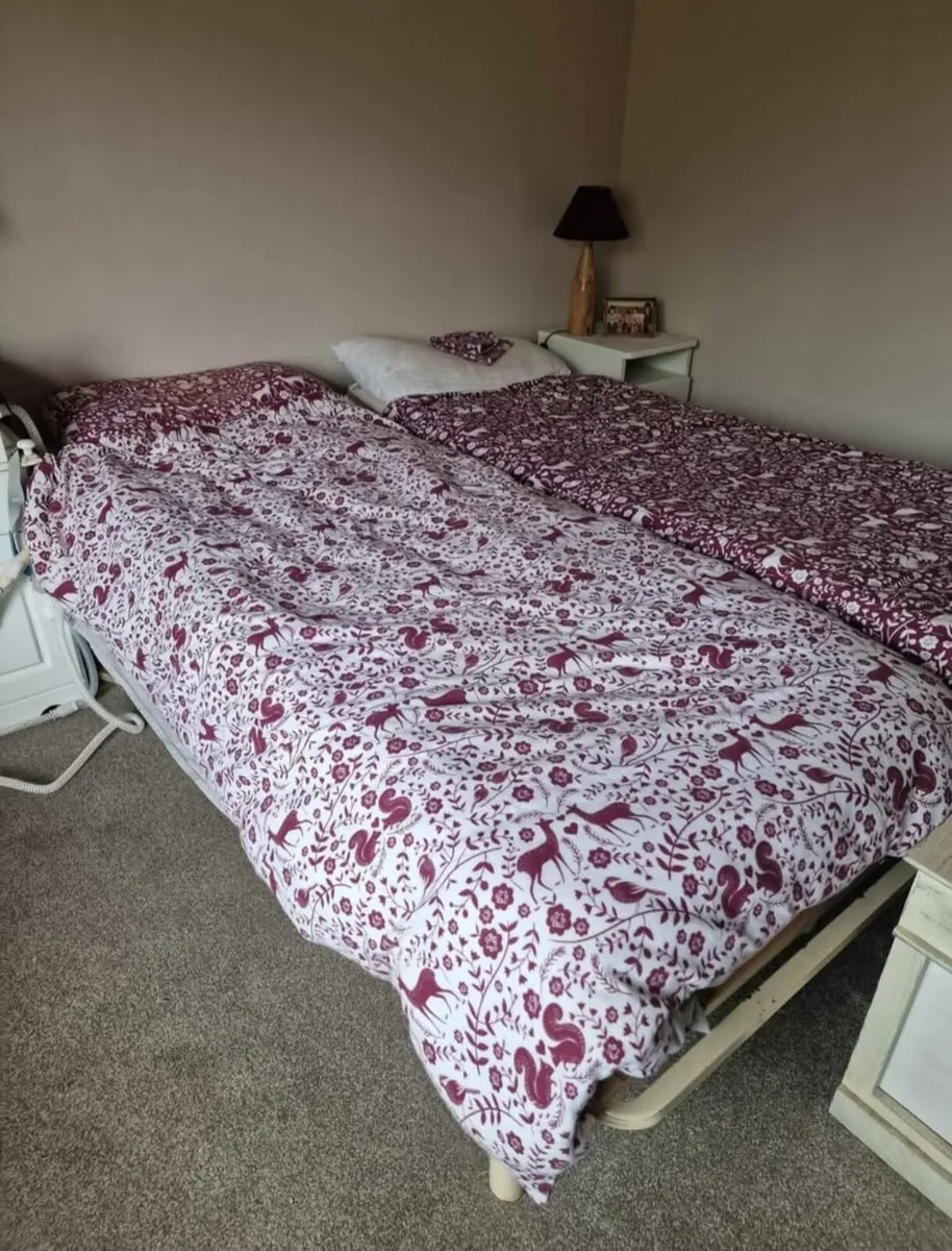 Adjustable  beds  metal frame like new - Image 3