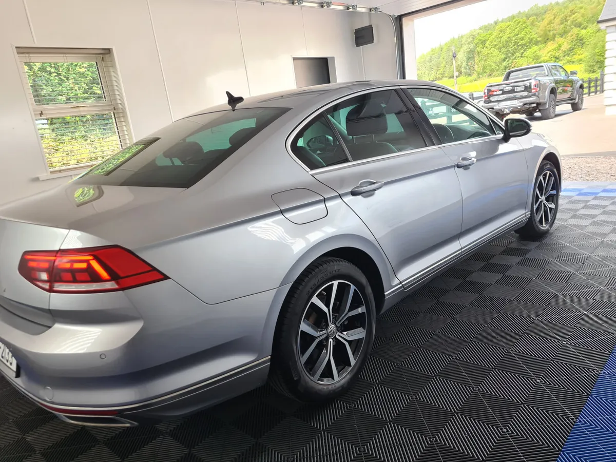 Volkswagen Passat 2020 - Image 3