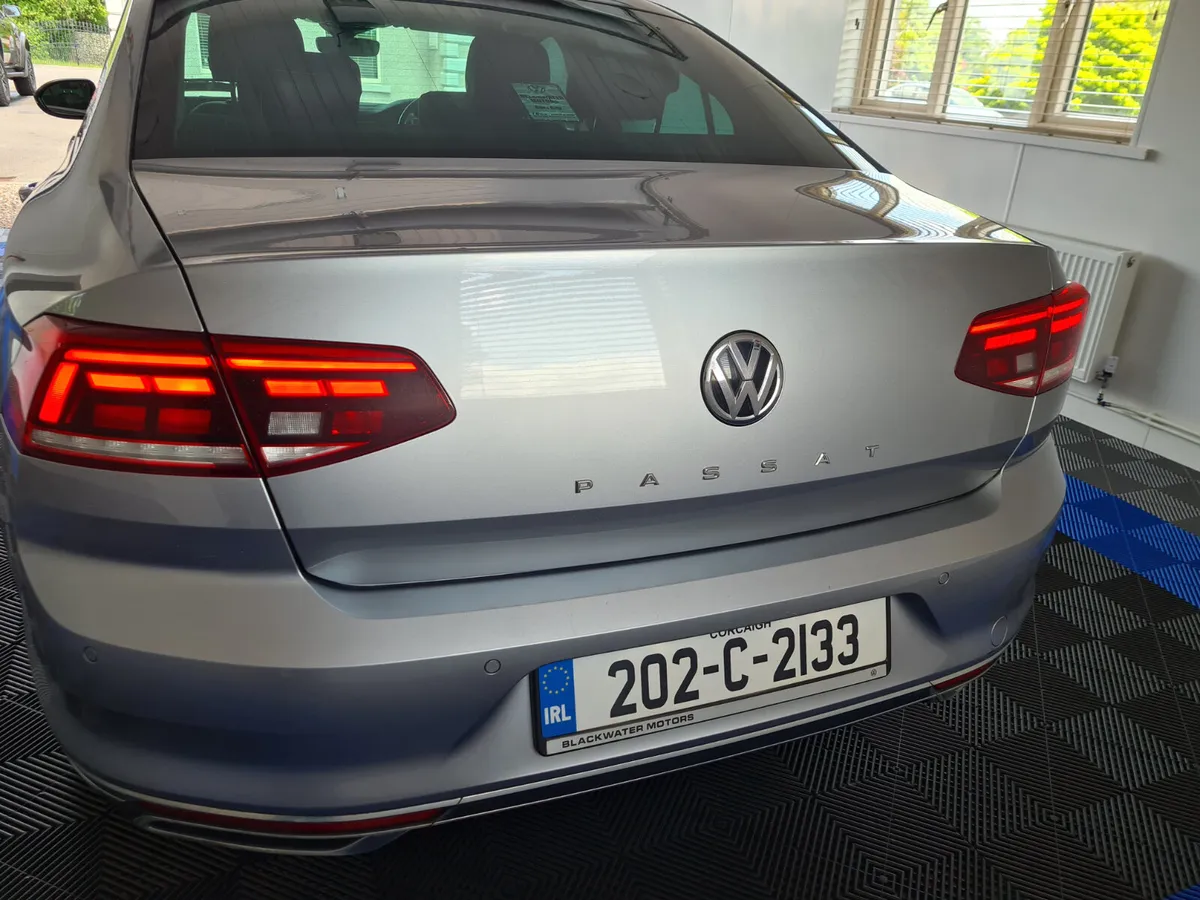 Volkswagen Passat 2020 - Image 4