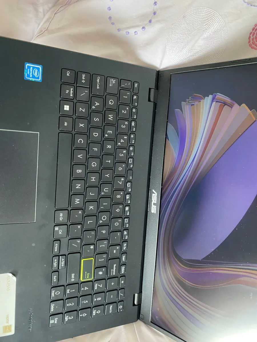 Laptop - Image 3