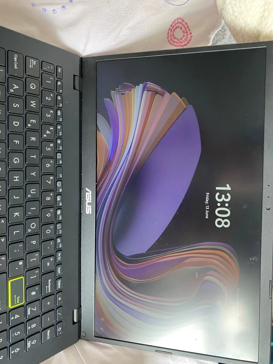 Laptop - Image 4