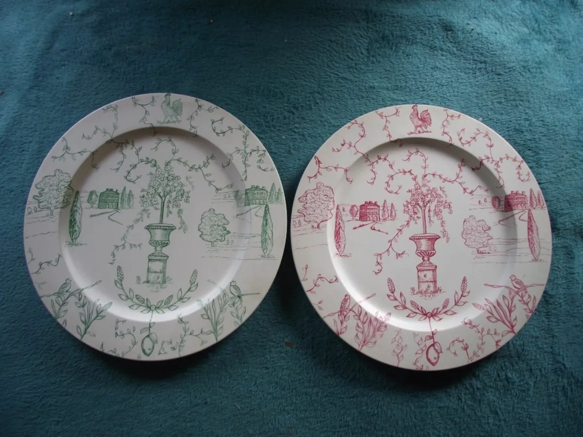 2 X Wedgwood Wooden Chargers - 13" Diameter - Image 1