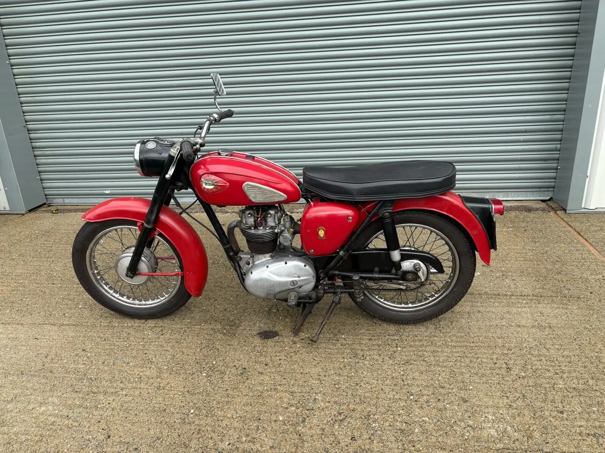 1962. BSA.  C15.    250 - Image 1