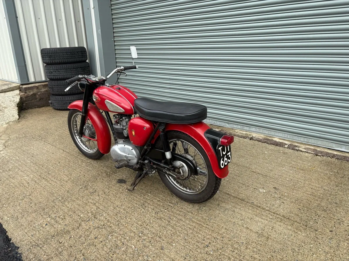 1962. BSA.  C15.    250 - Image 2