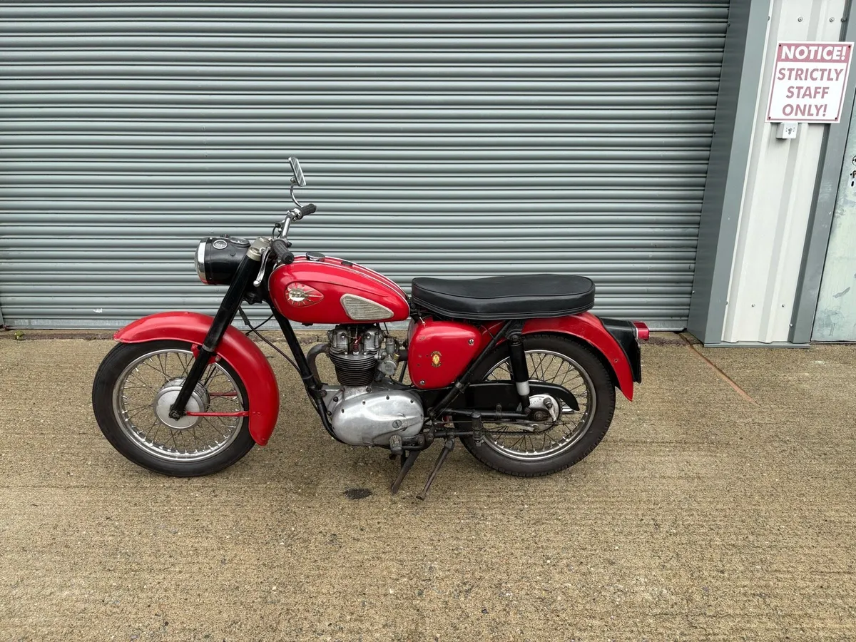 1962. BSA.  C15.    250 - Image 4