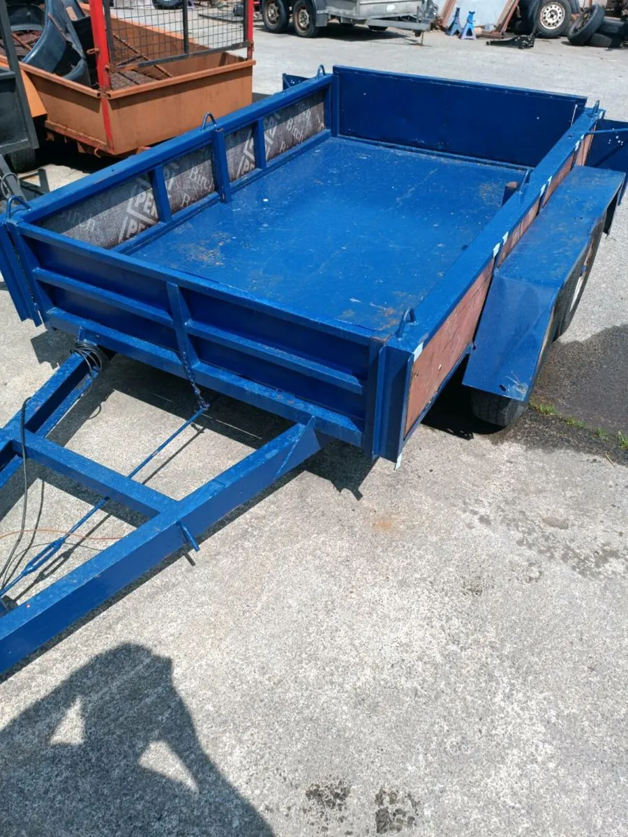 Trailer with ramps - Image 1