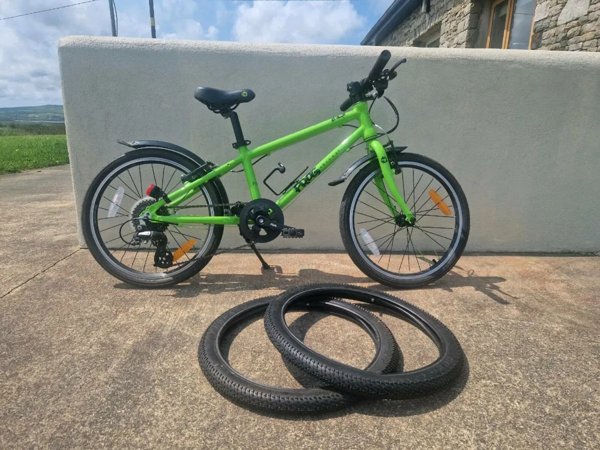 Childs Frog 55 bike, 2 spare new tubes and tyres - Image 1